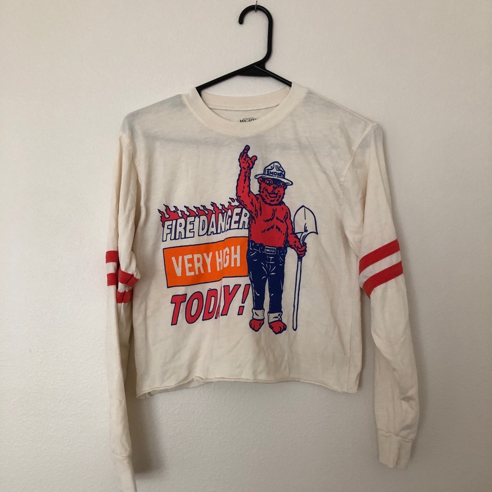 Long sleeve graphic crop top